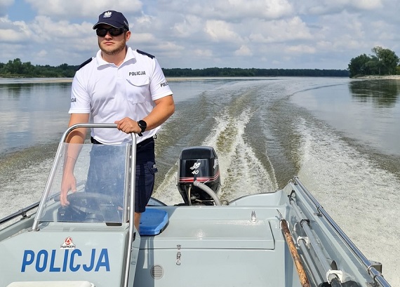 Policjanci z Garwolina patrolują Wisłę - Zdjęcie główne